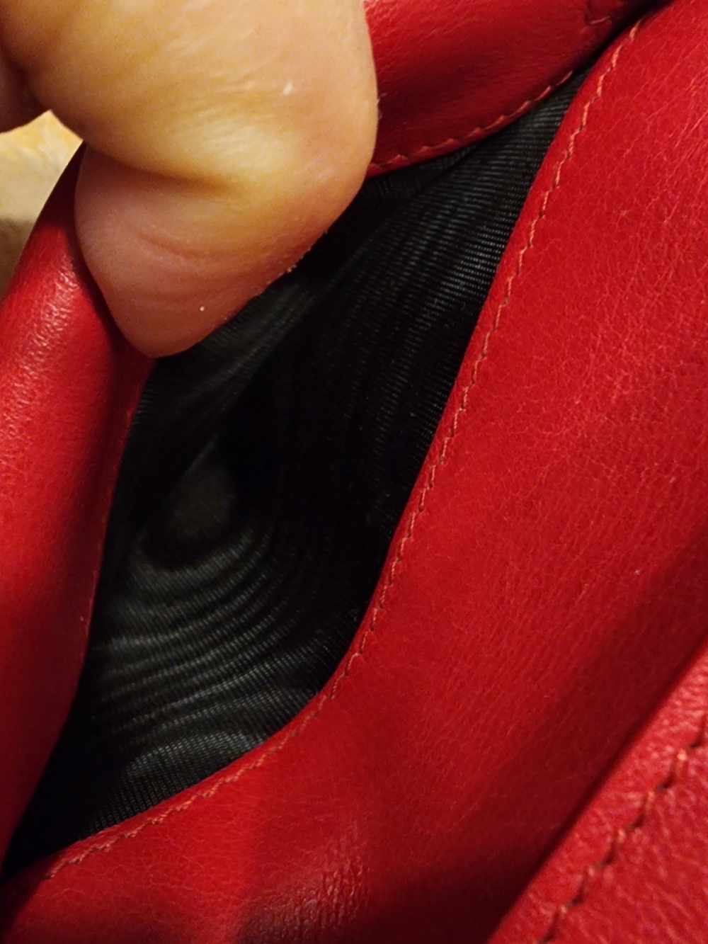 red calfskin Saint Laurent Classic Y compact wallet With a gold-toned Y logo - Picture 13 of 16